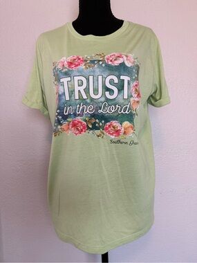 Southern Grace Light Green 'Trust in the Lord' Floral Graphic Tee